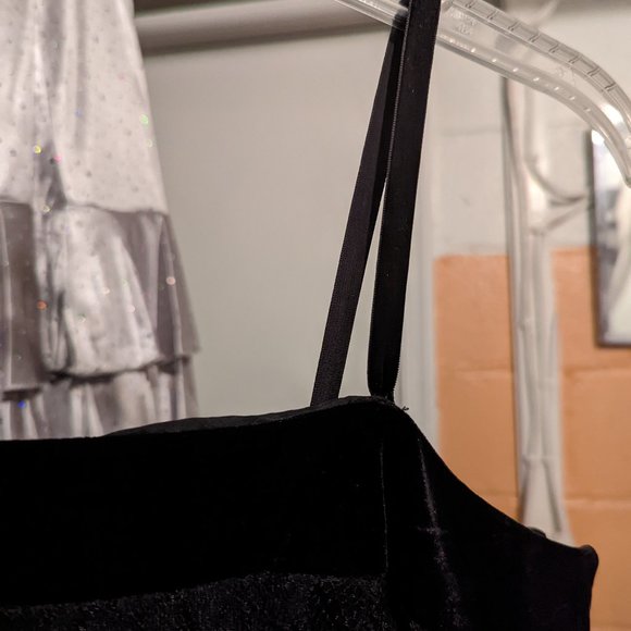 Black formal dress - Picture 3 of 8